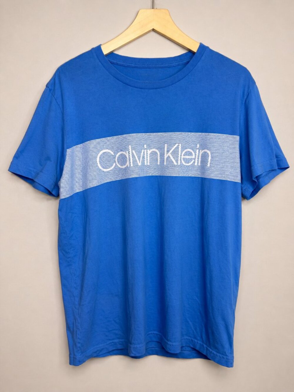 Calvin Klein Men’s Light Blue Graphic T-Shirt Small